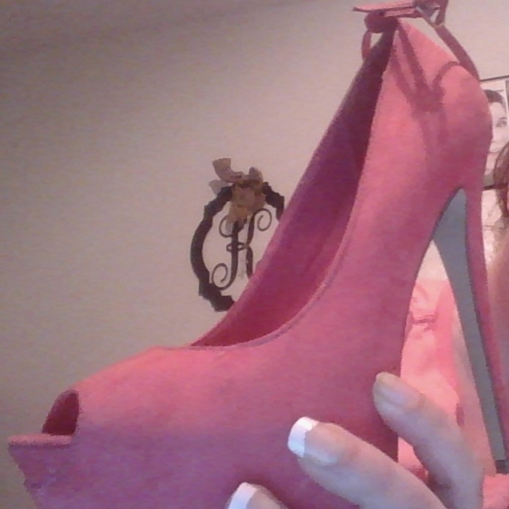 Breckelle's Pink Stilettos